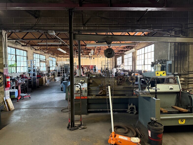 More Photos Of 405 N East St, Carlisle Distribution For Lease