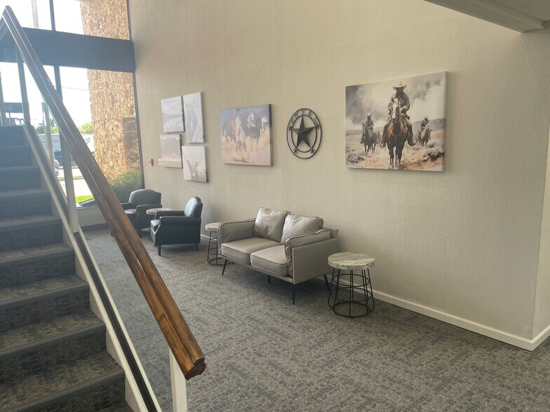 More Photos Of 3960 Broadway Blvd, Garland Office For Lease