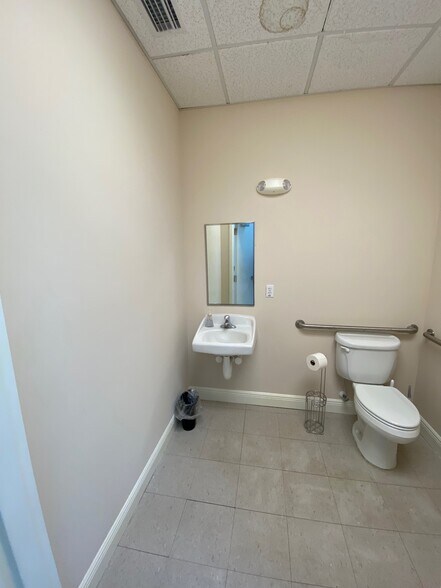 More Photos Of 5483 Lee St, Lehigh Acres Flex For Sale