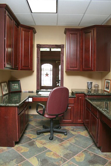 More Photos Of 221-223 Simonton St, Conroe Office For Lease