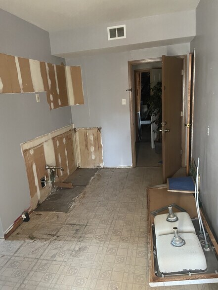 More Photos Of 900 N 2nd St, Saint Charles Storefront Retail Residential For Sale