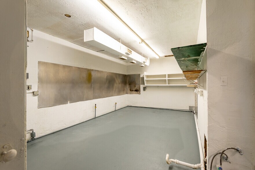 More Photos Of 114 S Teel Dr, Devine Restaurant For Sale