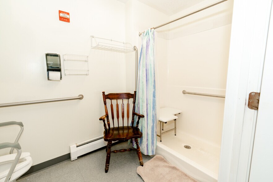 More Photos Of 8 Jennifer Dr, Merrimack Flex For Sale