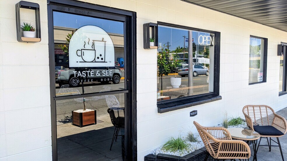 More Photos Of 237 SE G St, Grants Pass Storefront Retail Office For Sale