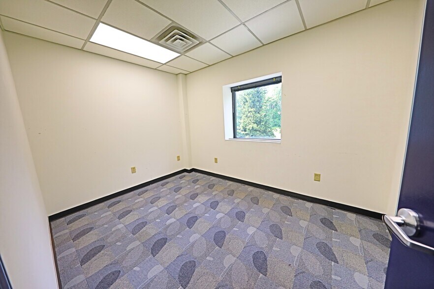 More Photos Of 999 Willow Grove St, Hackettstown Warehouse For Lease