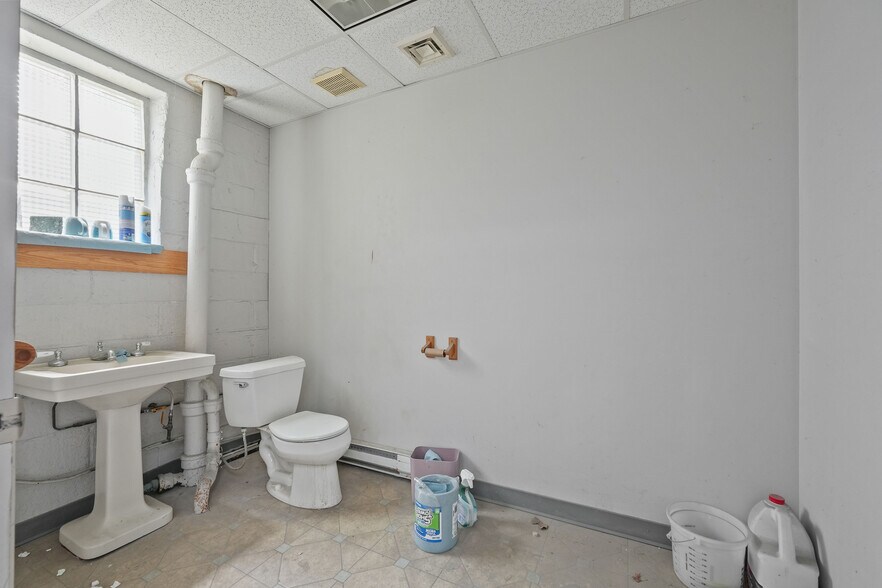 More Photos Of 138 Morgan St, Fall River Warehouse For Sale