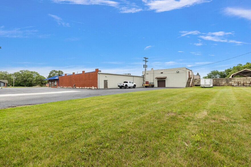 More Photos Of 47979 Van Dyke, Shelby Township Freestanding For Sale