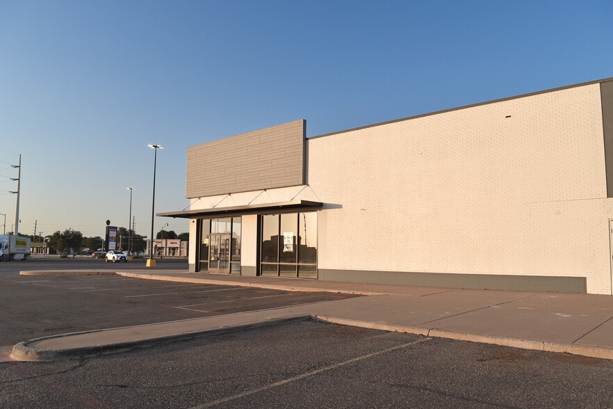 More Photos Of 5002 34th St, Lubbock Unknown For Lease