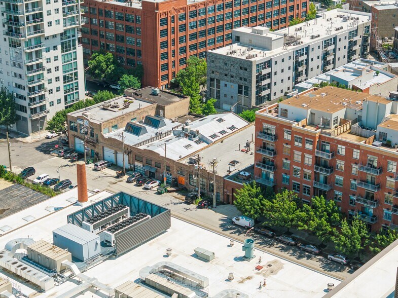 More Photos Of 942-944 W Huron St, Chicago General Retail For Sale