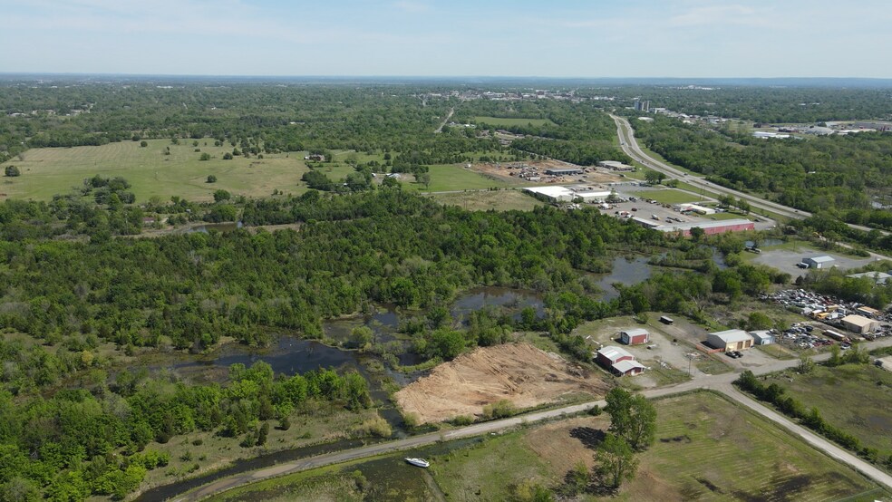 More Photos Of 611 Azalea Dr, Muskogee Warehouse For Sale