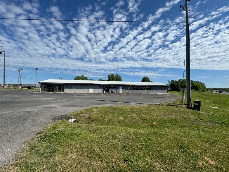 More Photos Of 205 Mimosa Ln, Tahlequah General Retail For Sale