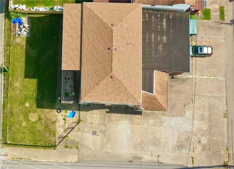 More Photos Of 2116 Charles St, Wellsburg Flex For Sale