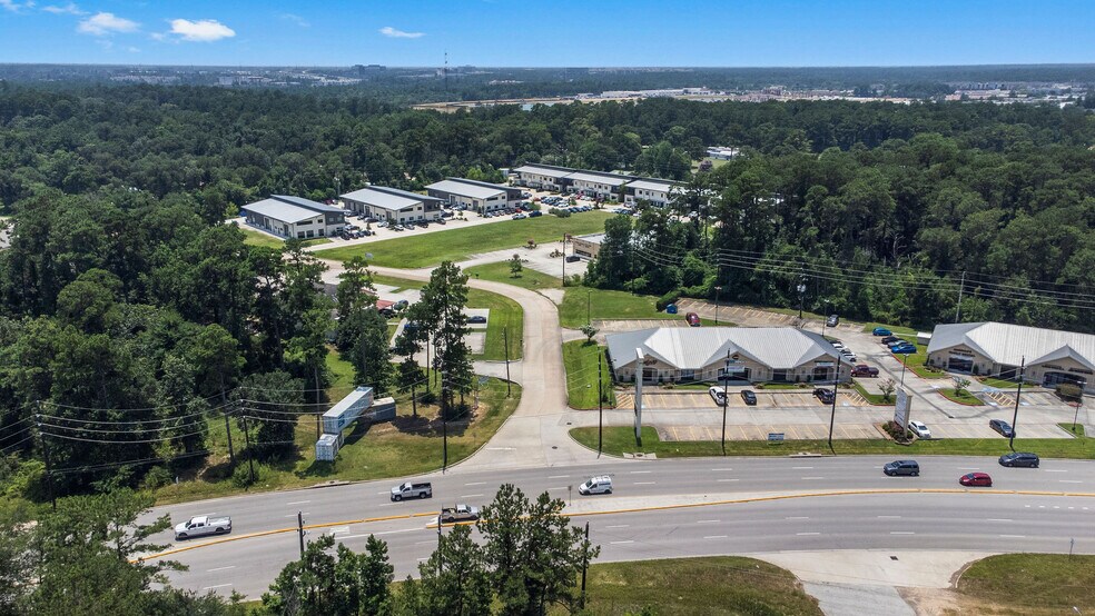 More Photos Of 1330 Rayford Park Rd, Spring Loft Creative Space For Lease