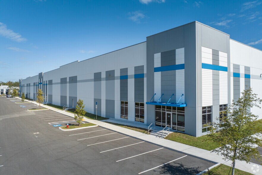 More Photos Of 9209 Florida Palm Dr, Tampa Distribution For Lease