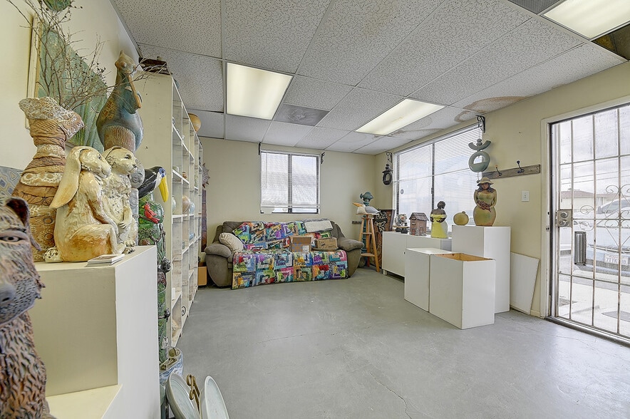 More Photos Of 2715 E 56th St, Long Beach Office For Sale