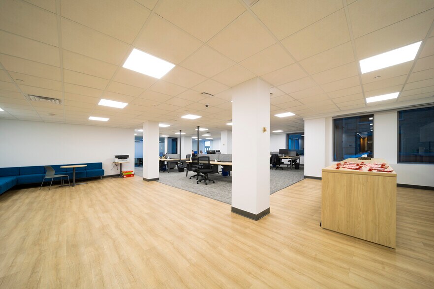 More Photos Of 1555 Rue Peel, Montréal Office For Lease