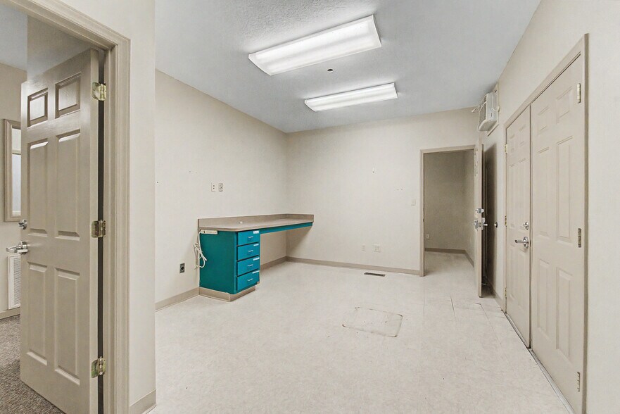 More Photos Of 144 Holly Springs Park Dr, Franklin Medical For Lease