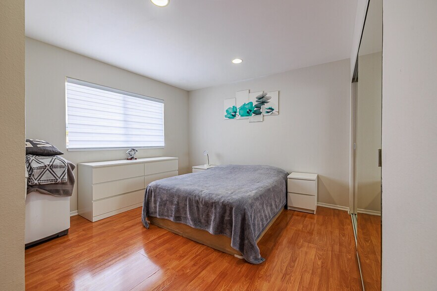 More Photos Of 904 E Lomita Ave, Glendale Apartments For Sale