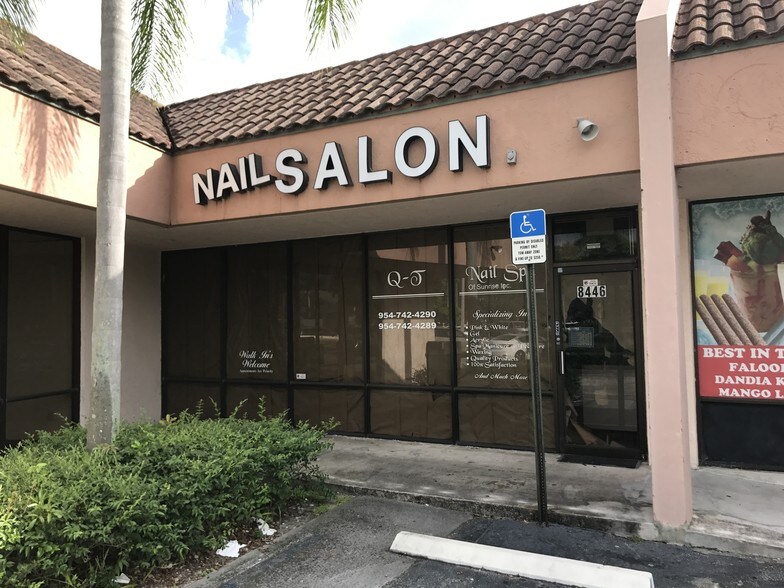 More Photos Of 8424-8458 W Oakland Park Blvd, Sunrise Freestanding For Lease