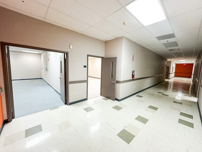 More Photos Of 7841-7899 Pines Blvd, Pembroke Pines Supermarket For Sale