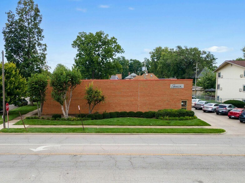 More Photos Of 3369 Boulevard Pl, Indianapolis Industrial For Lease