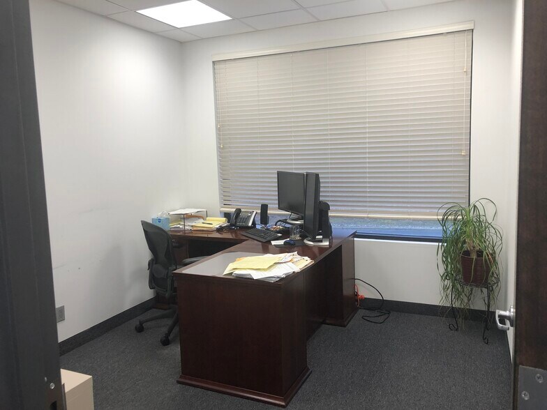 More Photos Of 365 Rifle Camp Rd, Woodland Park Coworking Space