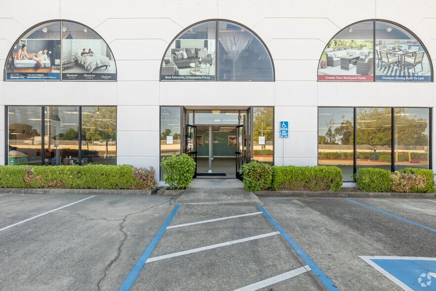 More Photos Of 2320-2340 Auburn Blvd, Sacramento Unknown For Lease