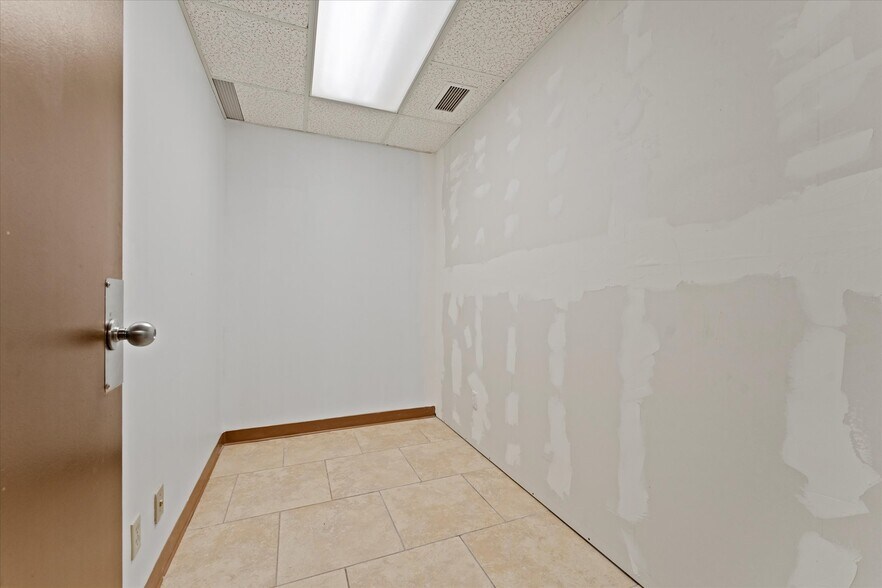 More Photos Of 711 Pelissier St, Windsor Office For Sale