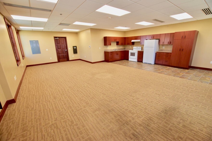 More Photos Of 401 W Villard St, Dickinson Storefront For Lease