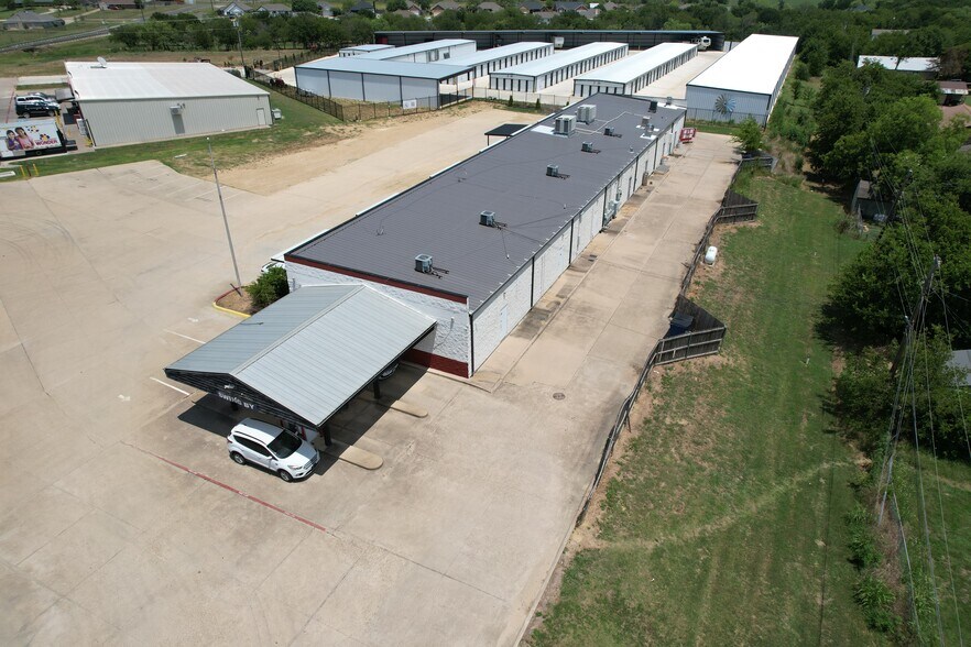 More Photos Of 705 N Main St, Maypearl Unknown For Lease