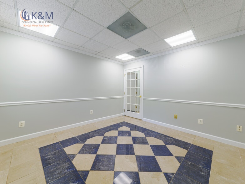 More Photos Of 5205-A Lyngate Court @ Braddock and Rolling Road, Burke Office For Sale