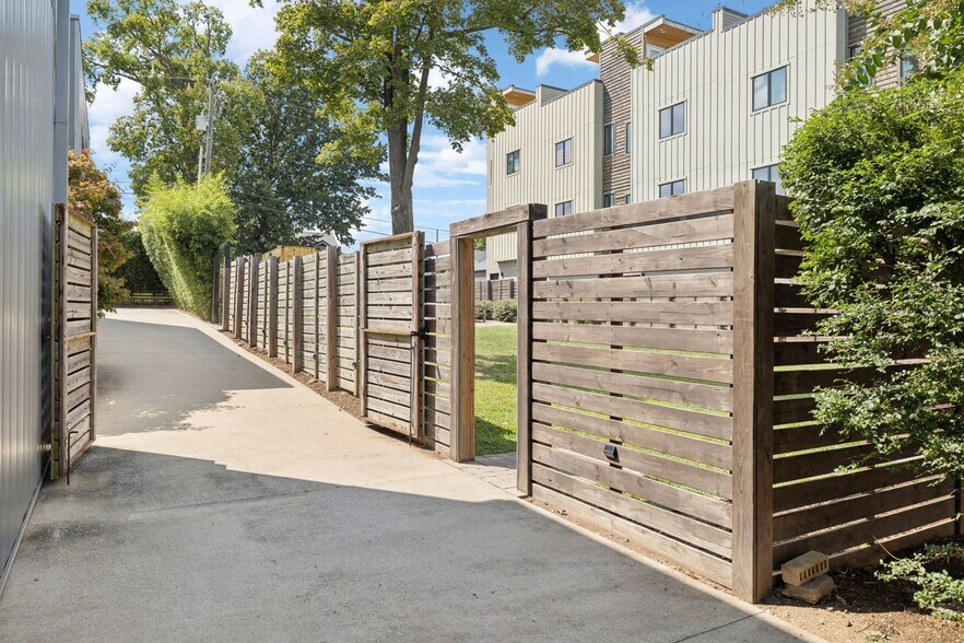 More Photos Of 2517 White Ave, Nashville Office Residential For Sale