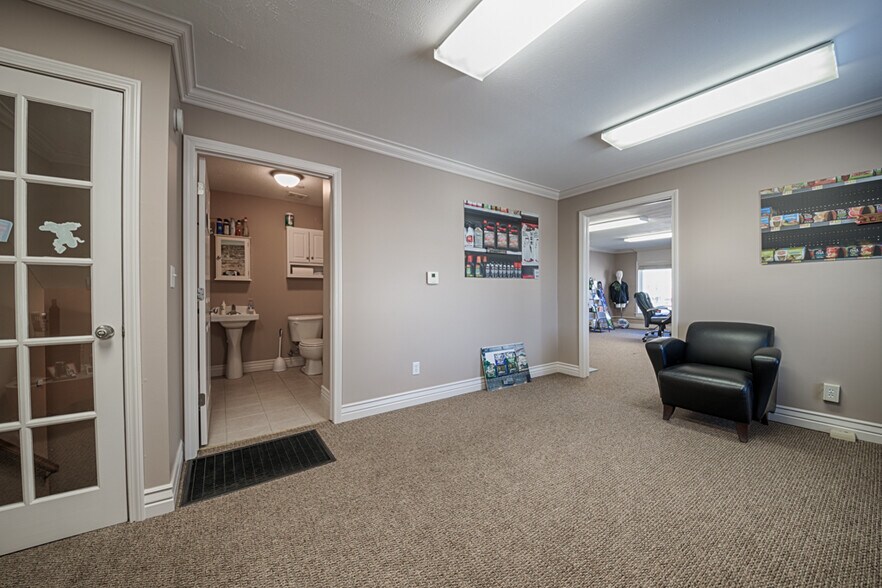 More Photos Of 116 E Central Ave, Bentonville Storefront Retail Residential For Sale