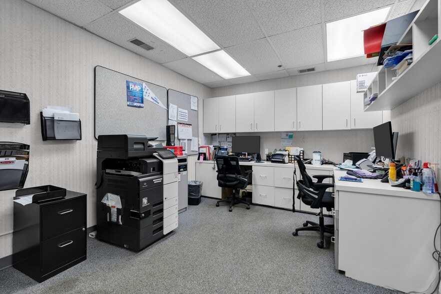 More Photos Of 501 Iron Bridge Rd, Freehold Medical For Sale