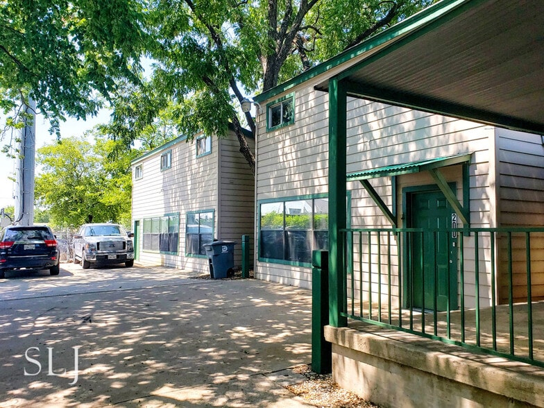 More Photos Of 3519 Miles St, Dallas Loft Creative Space For Lease