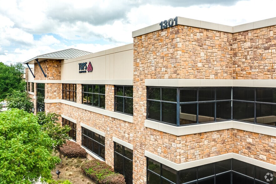 More Photos Of 1301 Central Expy S, Allen Office For Lease