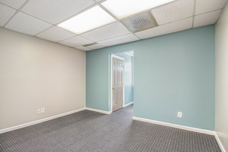More Photos Of 655 Village Square Dr, Stone Mountain Loft Creative Space For Lease