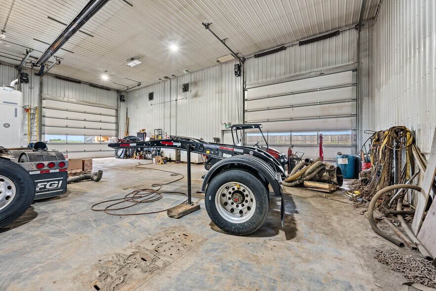 More Photos Of 3807 9th St, Lloydminster Warehouse For Sale