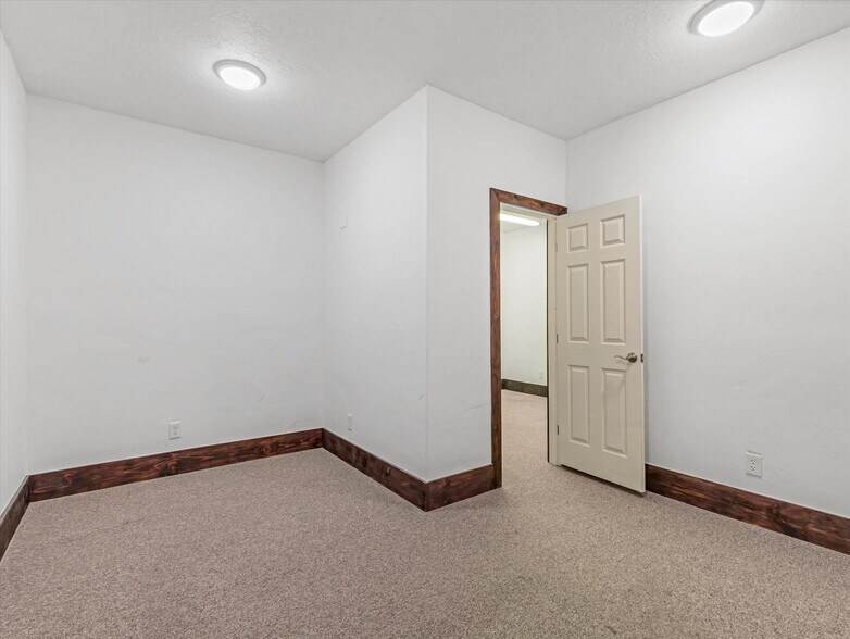 More Photos Of 1355 W 465 S, Orem Manufacturing For Sale