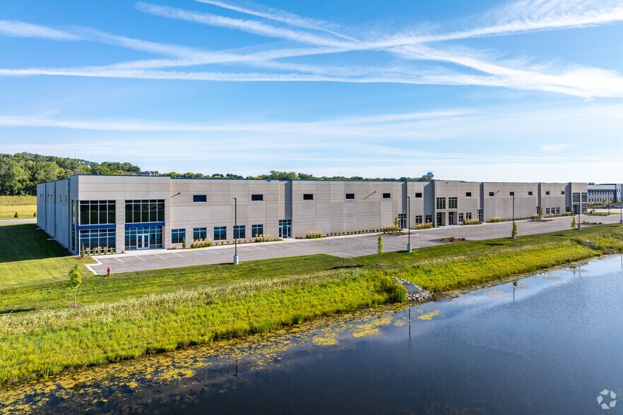 More Photos Of N53W25374 Highlands Court, Sussex Distribution For Lease