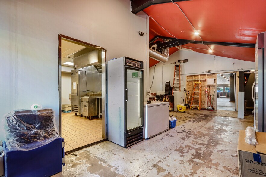 More Photos Of 631 S Broadway St, Menomonie Bar For Sale