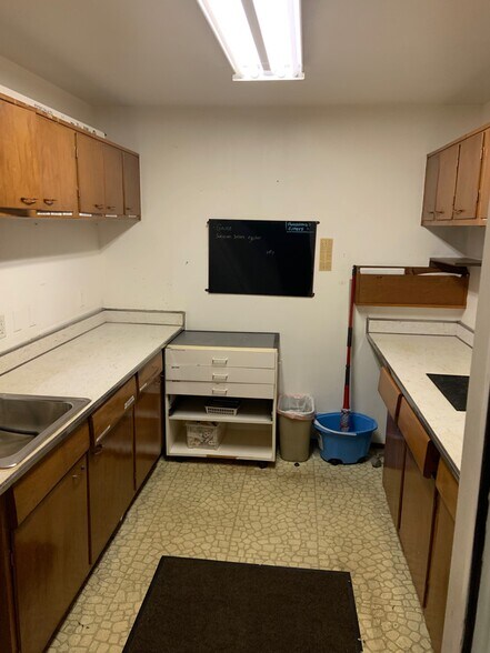 More Photos Of 26831 Woodward Ave, Huntington Woods Medical For Lease