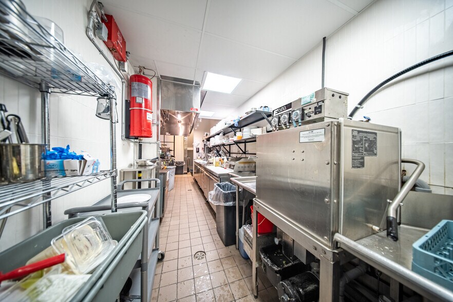 More Photos Of 31 Elm St, Toronto Storefront Retail Office For Sale