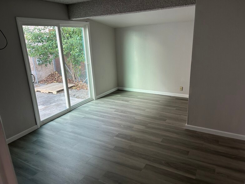 More Photos Of 4810 Westside Rd, Redding Flex For Lease