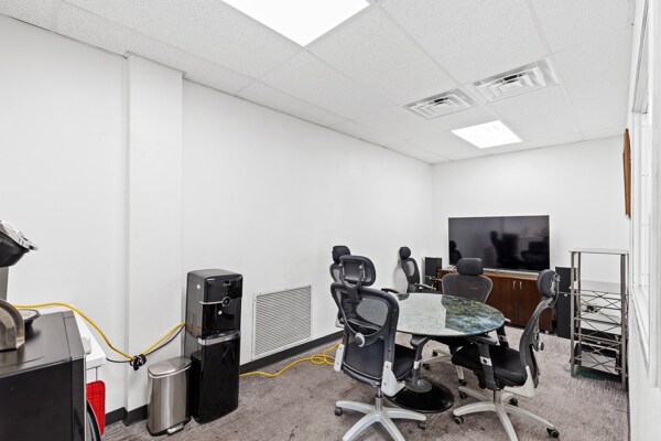 More Photos Of 9210 King Arthur Dr, Dallas Distribution For Lease