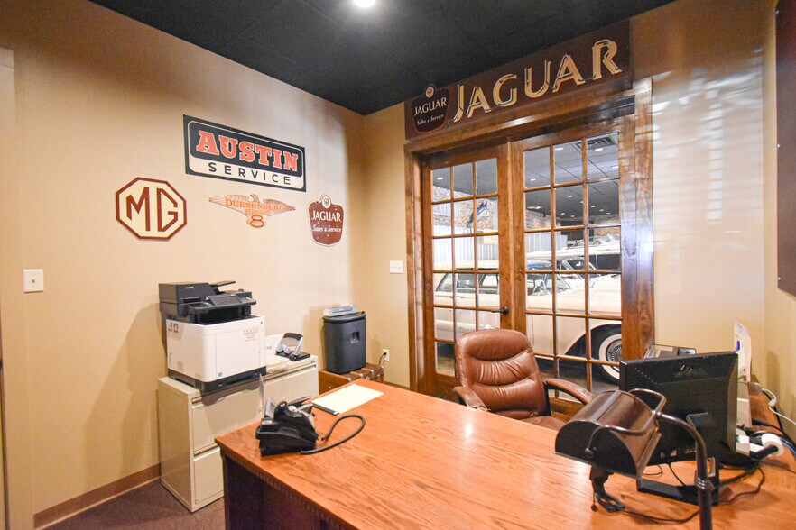 More Photos Of 7906 S Broadway Ave, Tyler Office Residential For Lease