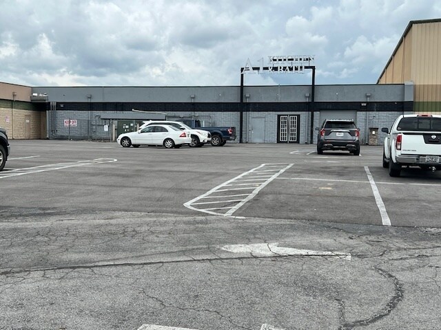 More Photos Of 400 Direct Connection Dr, Rossville Freestanding For Lease