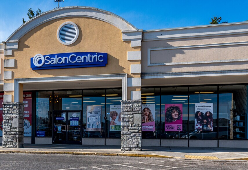 More Photos Of 1645 Downtown West Blvd, Knoxville General Retail For Sale