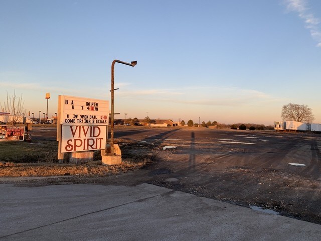 More Photos Of 900 N Union St, Dwight Restaurant For Sale