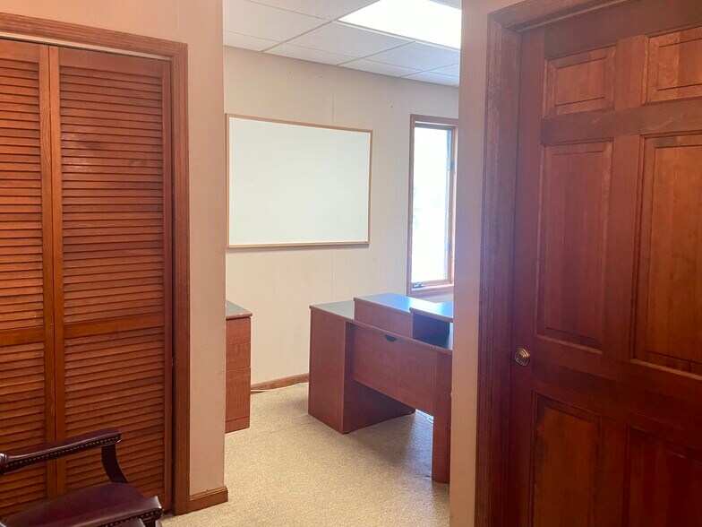 More Photos Of 29 Beach Rd, Monmouth Beach Office For Lease